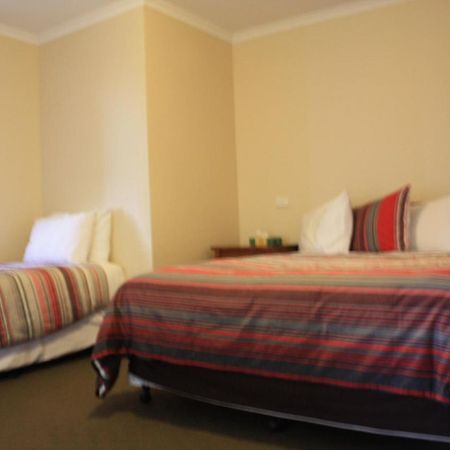 Grand Manor Motor Inn Queanbeyan Exterior photo