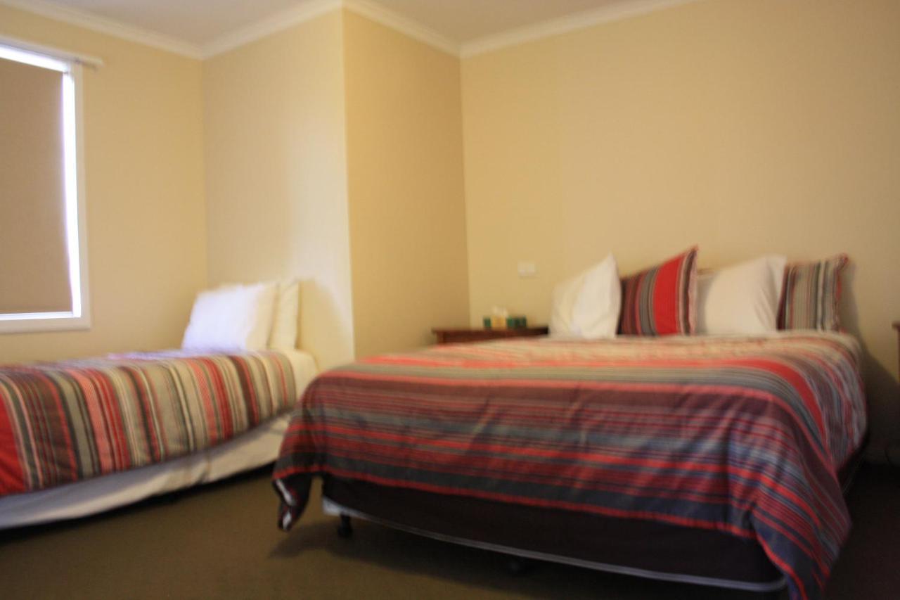 Grand Manor Motor Inn Queanbeyan Exterior photo