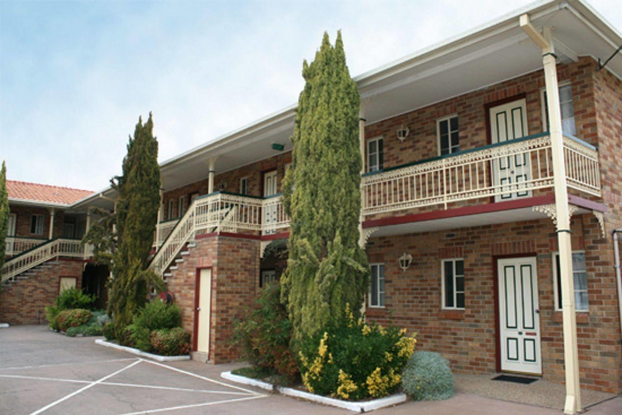 Grand Manor Motor Inn Queanbeyan Exterior photo