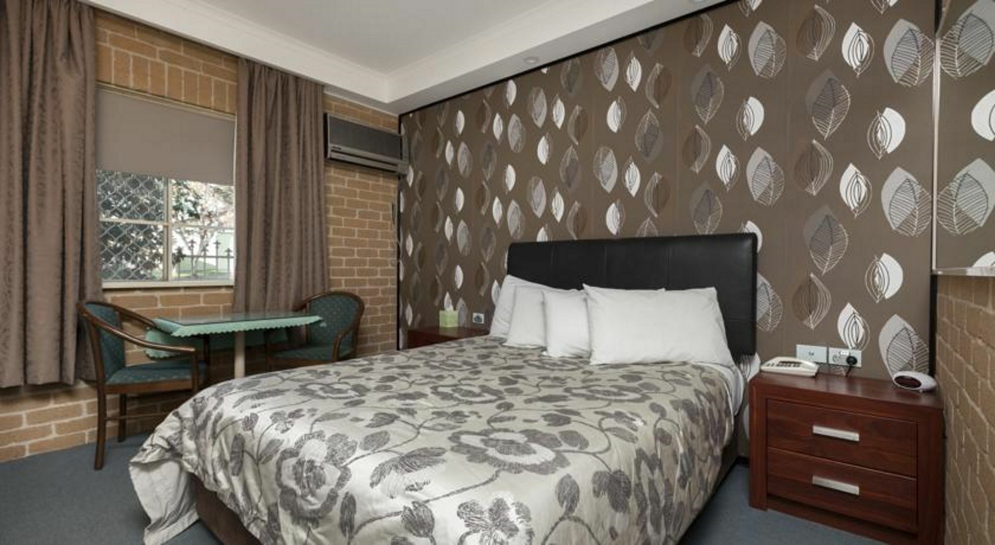 Grand Manor Motor Inn Queanbeyan Exterior photo